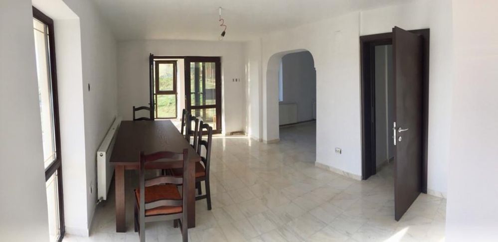Inchiriez casa Breaza 300mp cu 3 dormitoare, 4 paturi duble, 4 bai