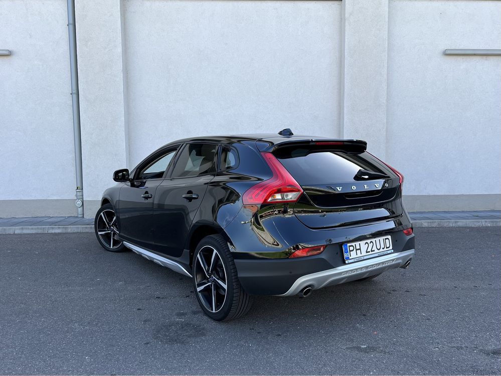 Volvo V40 D3 Cross Country Geartronic/Panoramic/Camera/Piele/Istoric