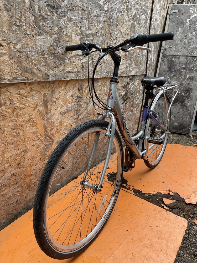 Bicicleta raleigh cadru dama roti 28” cadru aluminiu