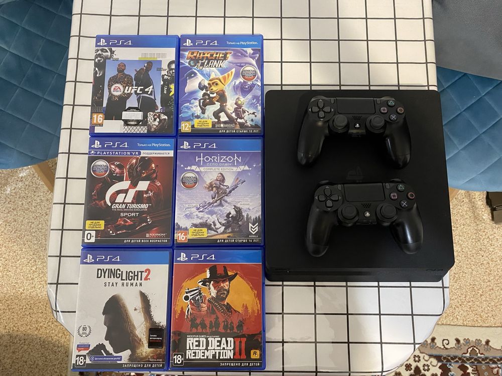 Продам PlayStation 4