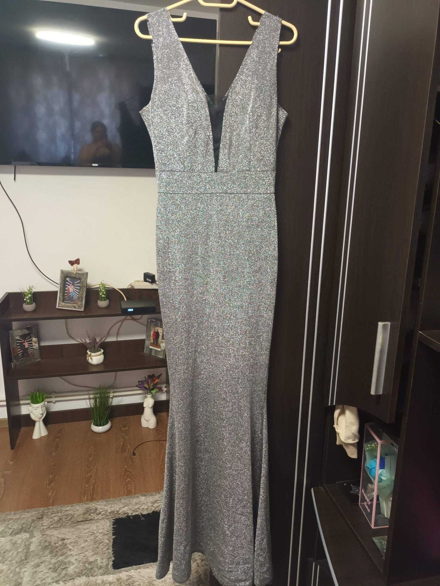 Vand rochi elegante pentru evenimente speciale