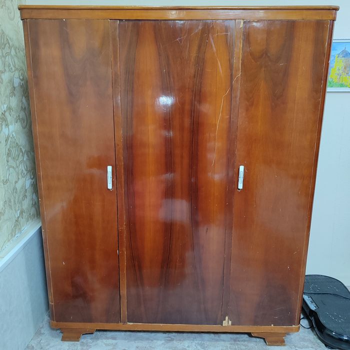 Продам советский платяной шкаф деревянный