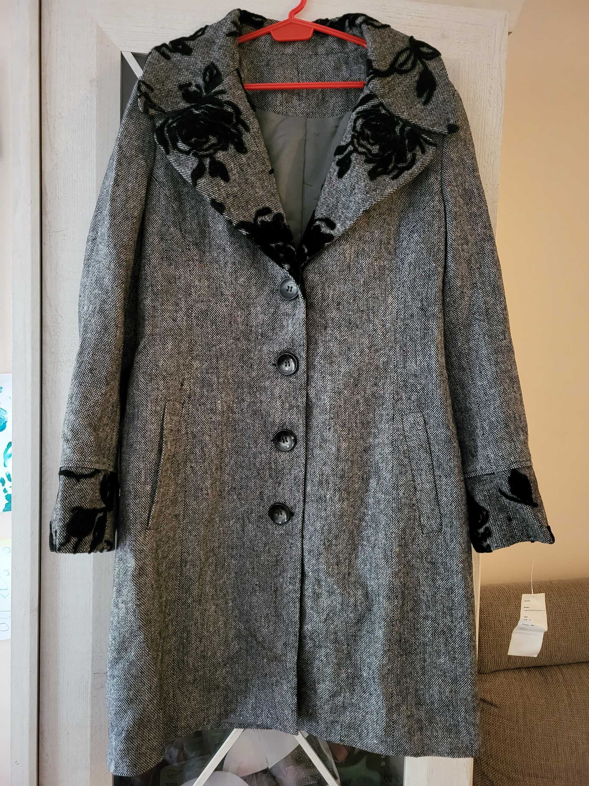 Стилно дамско манто/палто, подходящо за есента и по-топлите зимни дни