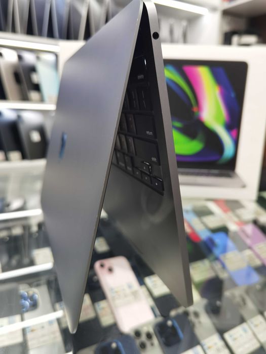 Macbook pro m2 13.6 8ram 512 ssd