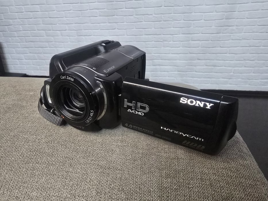 Видеокамера Sony HDR-XR200E