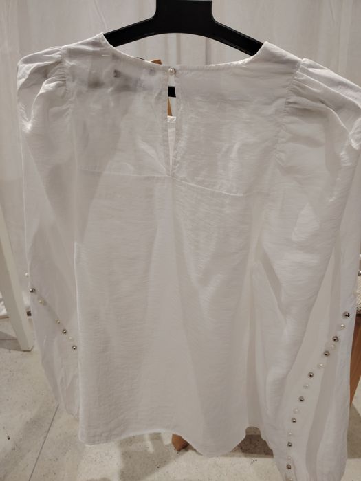 Яке Only, анцунг Balenciaga, блуза Reserved