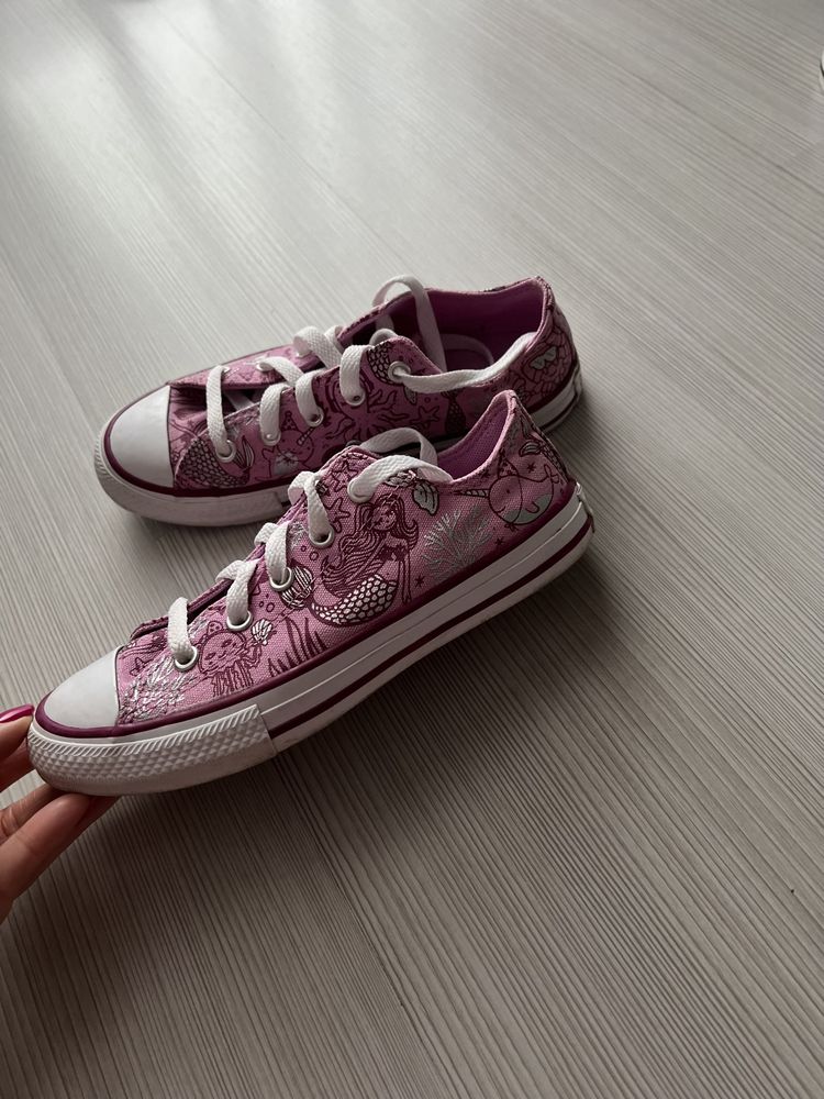 Converse fetita nr 33