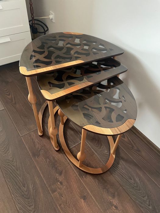 Три помощни маси