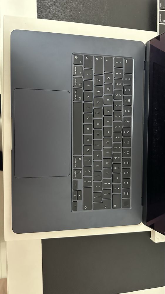 Vând Setup: Macbook Air M2 | Magic Mouse & Keyboard