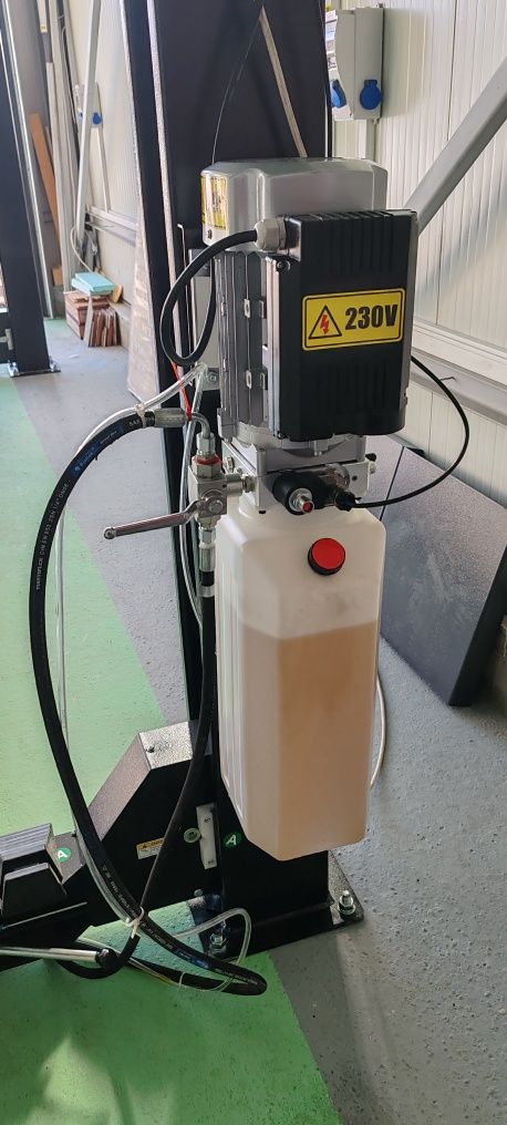 Pompa hidraulica elevator . Motor 380V. Presiune 200 bari..