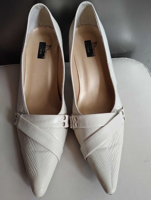 Сандали, маратонки, обувки