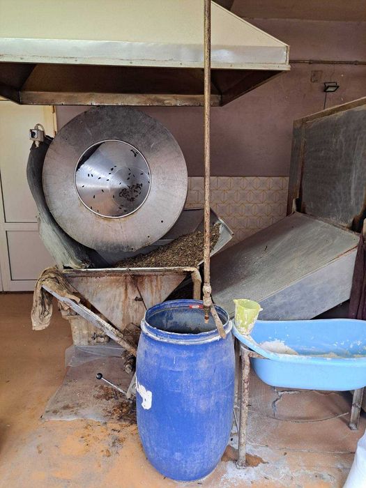 Пекарна машина за ядки и семена.