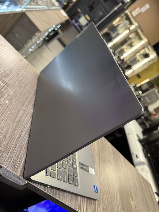 Lenovo Ideapad Slim 3 15IHR8