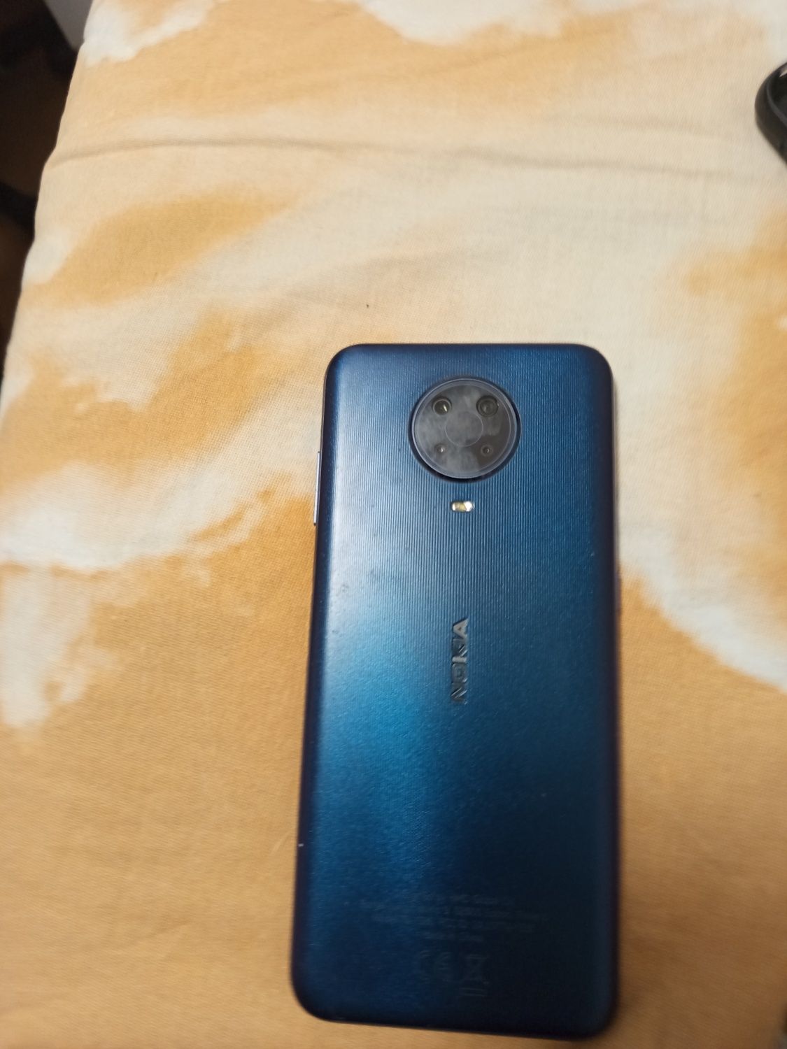 Nokia  g 20 в добро състояние с една малка забележка леко счупена