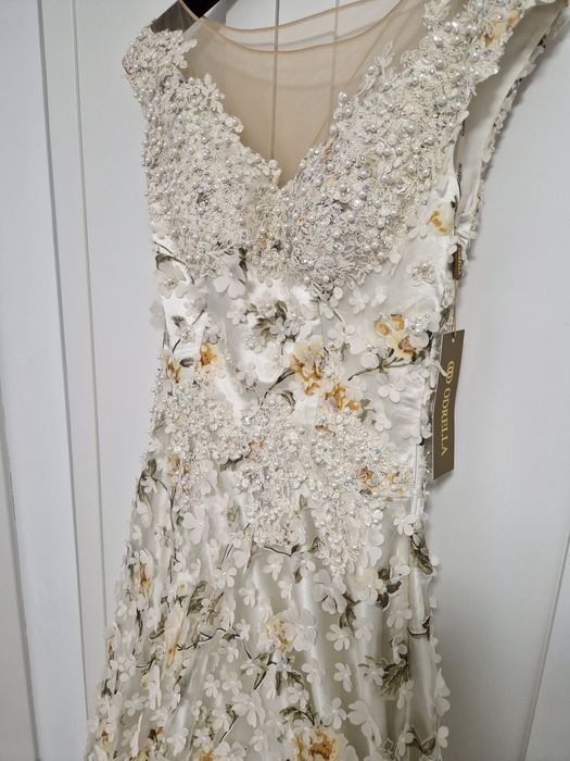 Rochie cu flori, perle și dantelă, mărimea 38-40