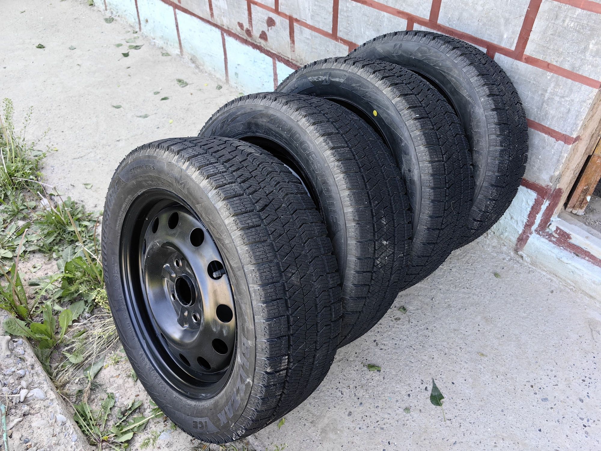 Комплект зимних шин Bridgestone Blizzak Ice + диски
