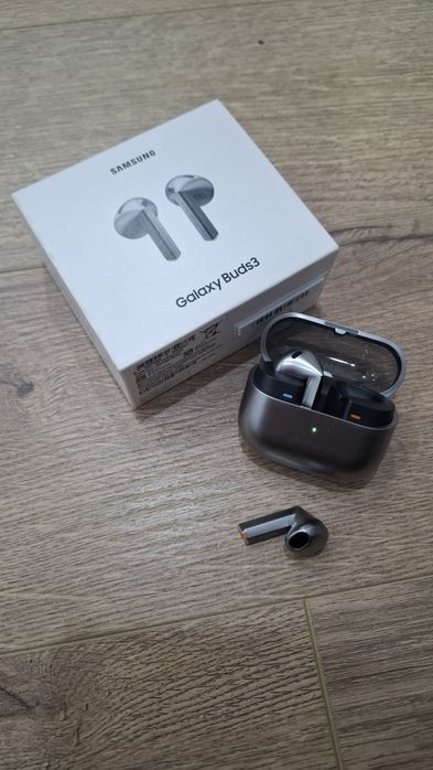 Samsung Galaxy bads 3