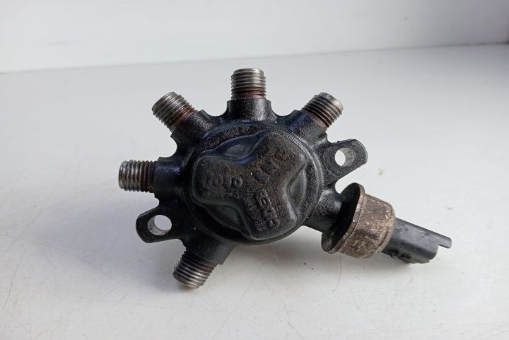 Rampa injectoare Cu senzor pressiune 8200057232 Dacia Duster prima ge