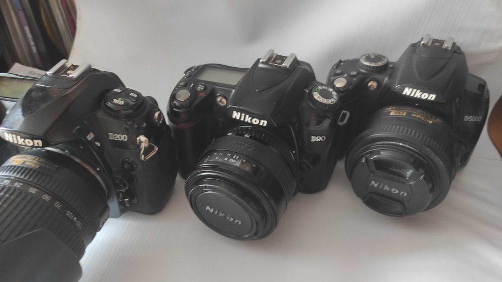 Фотоаппараты Nikon D200.Nikon D90. Nikon D5000 из коллекции.