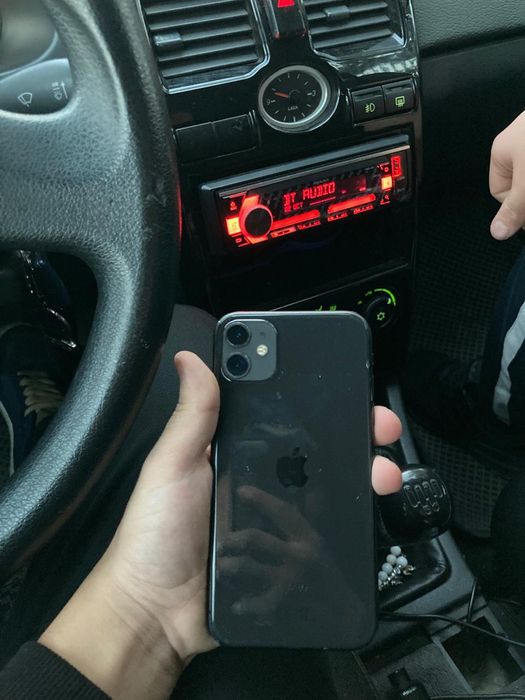 Айфон 11 хороший не глючит