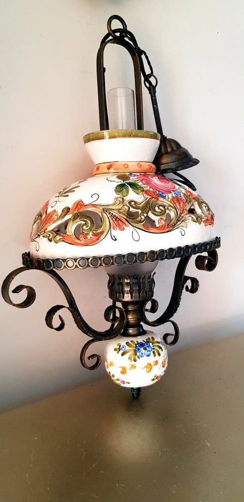 Candelabru vechi din ceramică și  fier forjat
