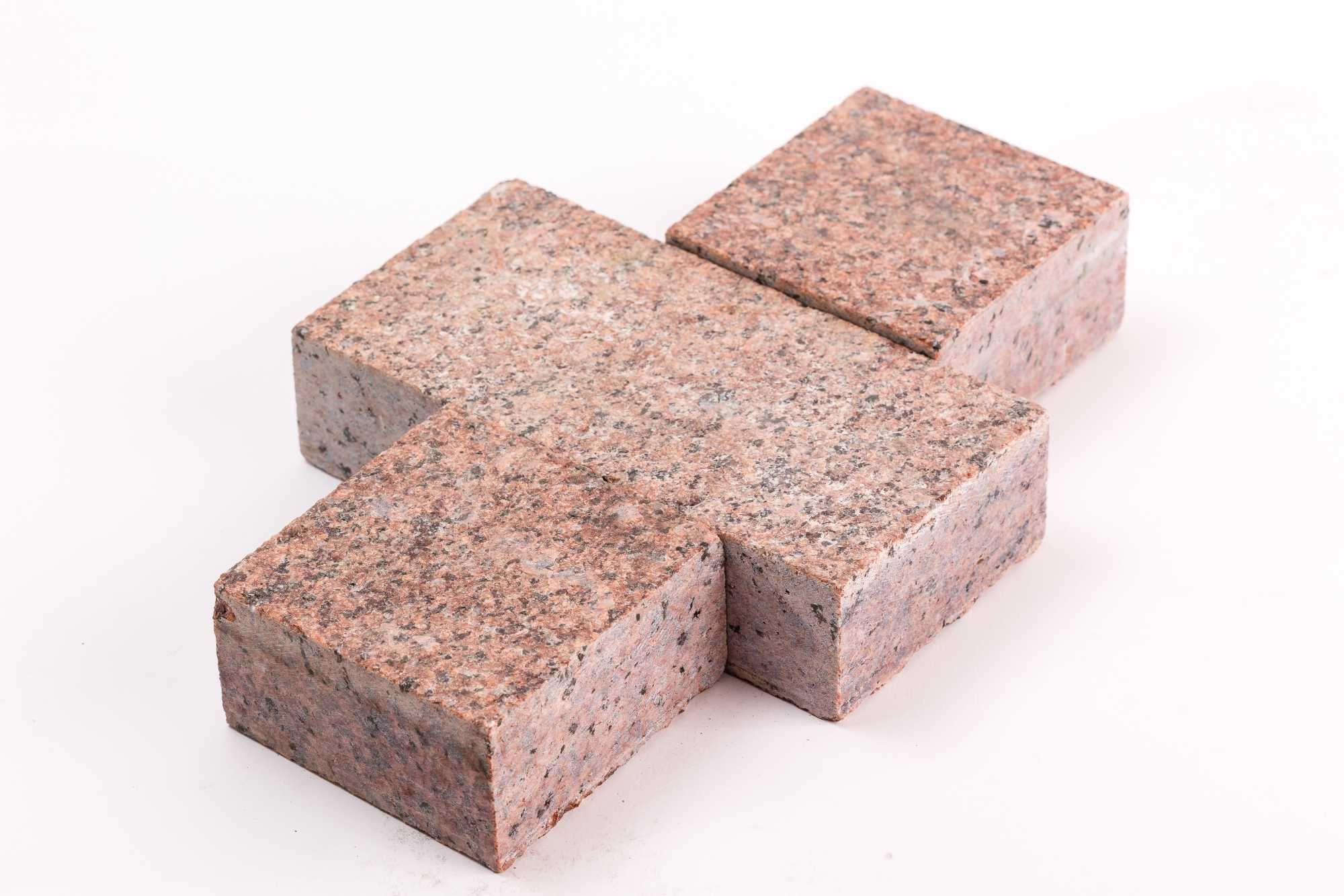 PAVAJ DIN GRANIT ROSU  20x10x4 cm pret 285 ron/mp