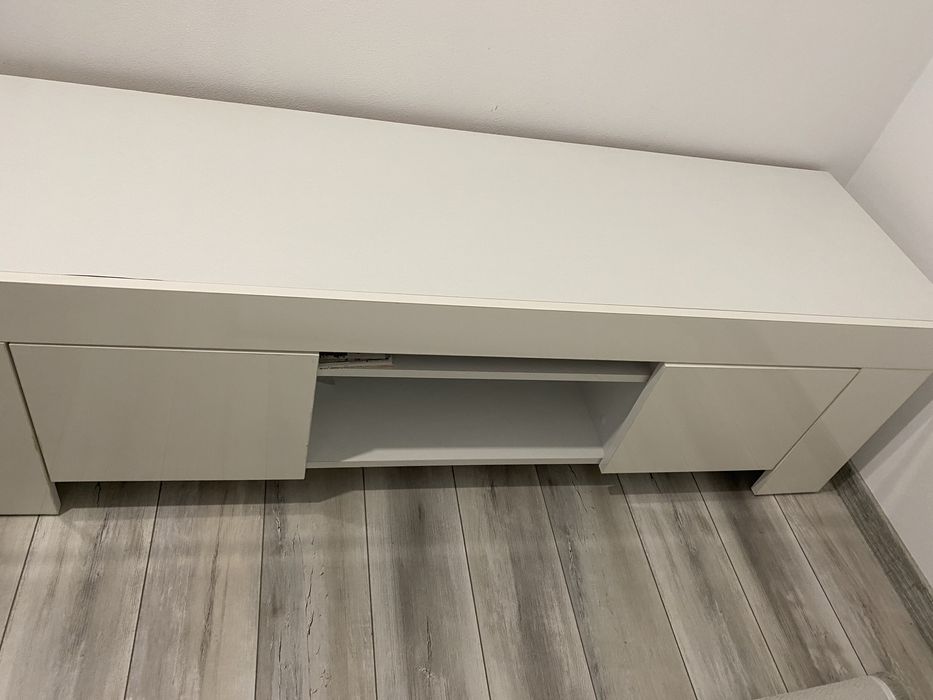 Masuta!Are un mic defect se poate vedea si in poza