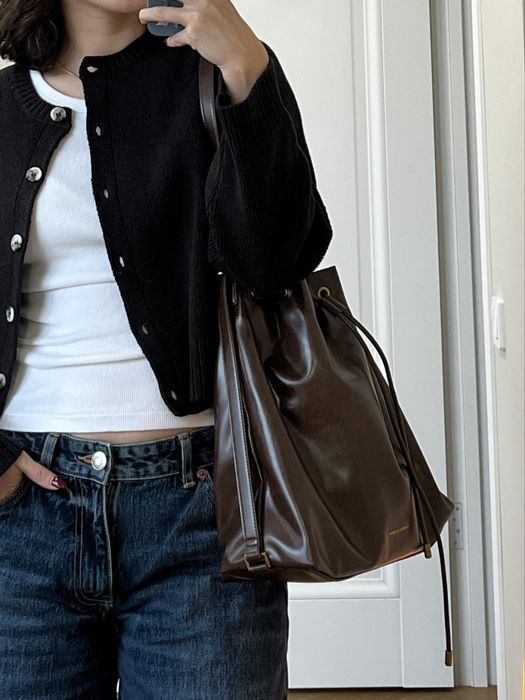 продаю сумку Charles&Keith Neva Two-Way Bucket Bag