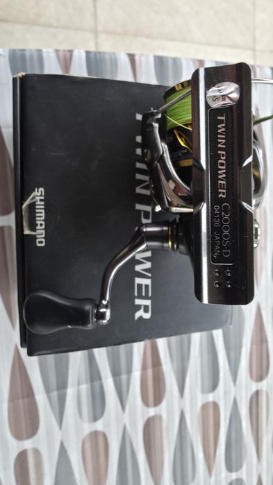 Mulineta Shimano Twin Power C2000S