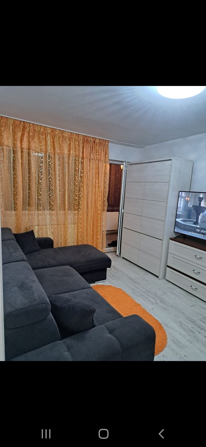 Închiriez apartament