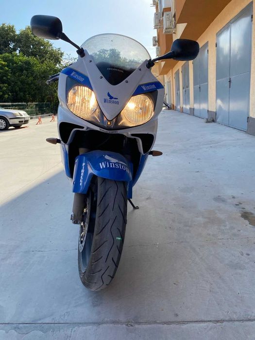 Продавам пистов мотор Honda Cbr 600 F4I Sport