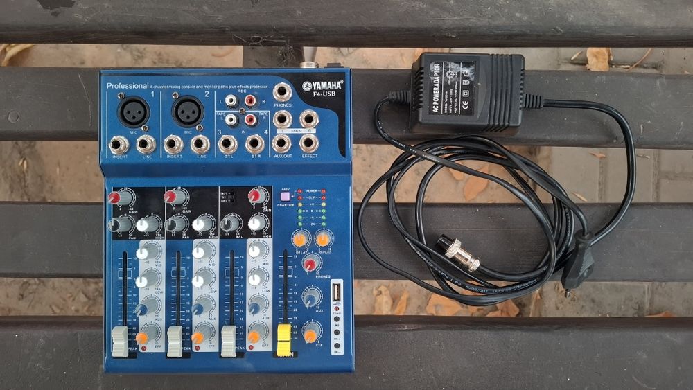 Пульт Yamaha F4-USB.