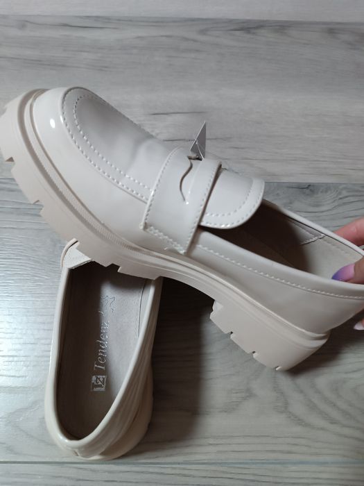 Дамски обувки цвят бежов