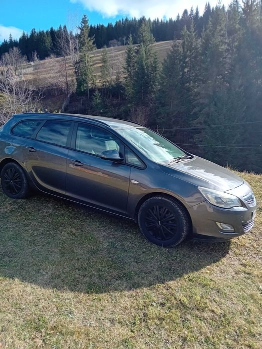 Vand opel,masian functionează impecabil.