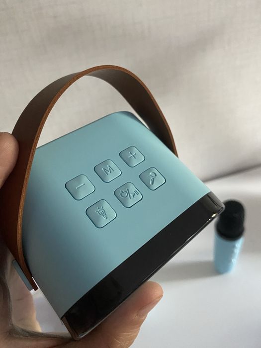 Караоке колонка с два микрофона, LED светлини и Bluetooth