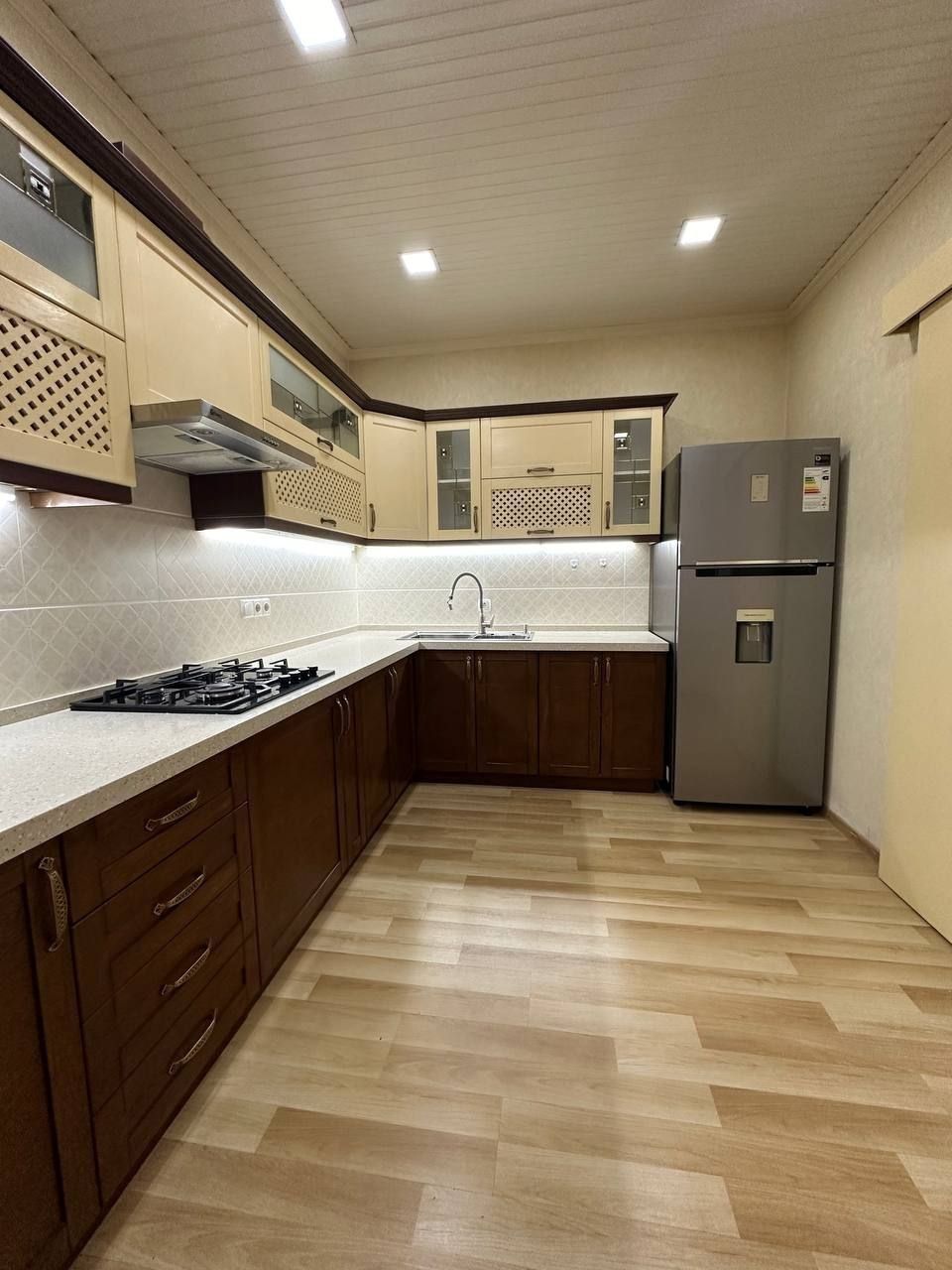 Продается 5ти ком квартира на массиве М.Риёзий, ор-р:Паркентский,120м²