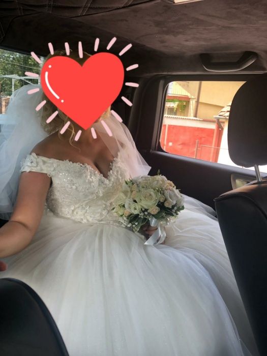 Vand rochie de mireasa superba!