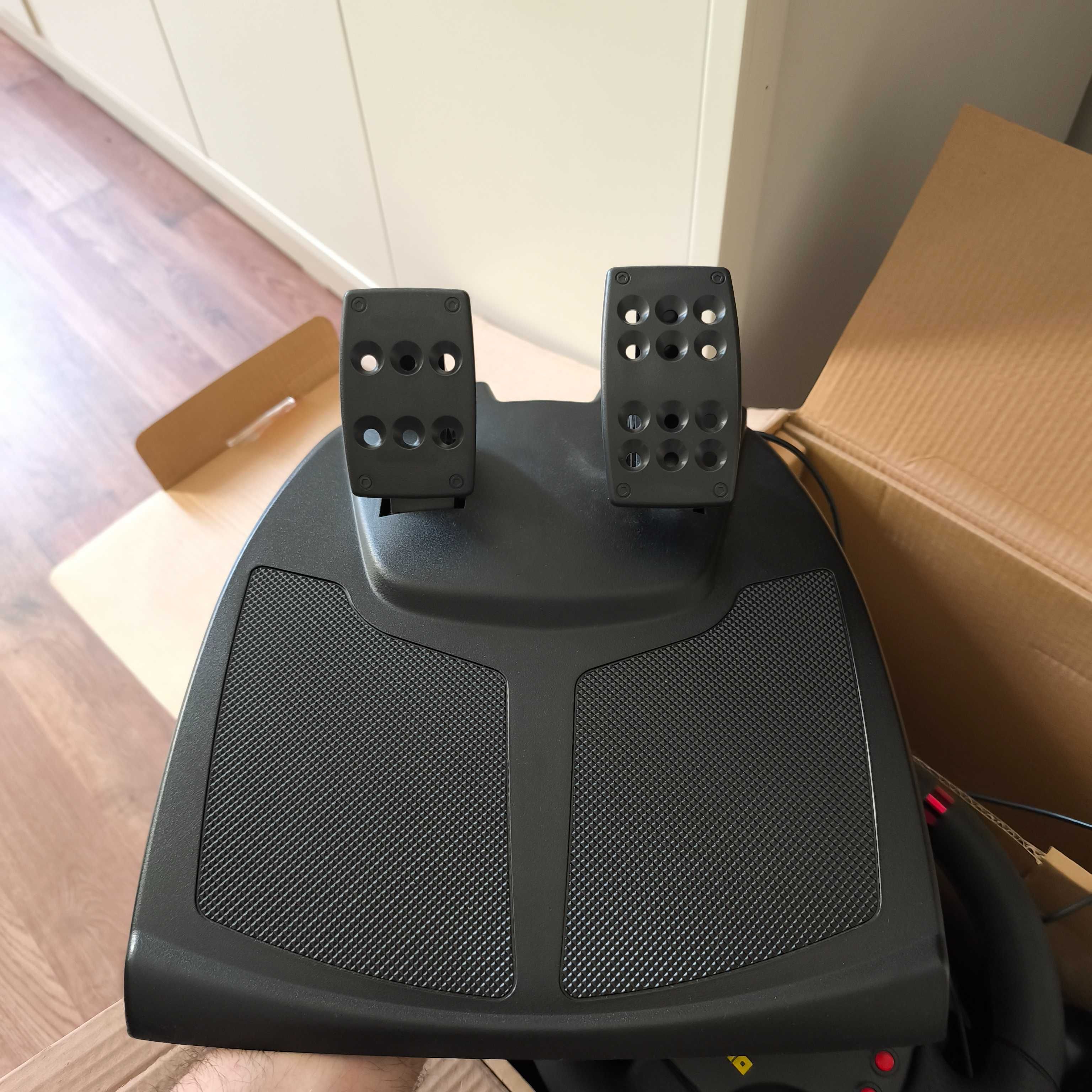 Игровой руль Logitech Momo Racing