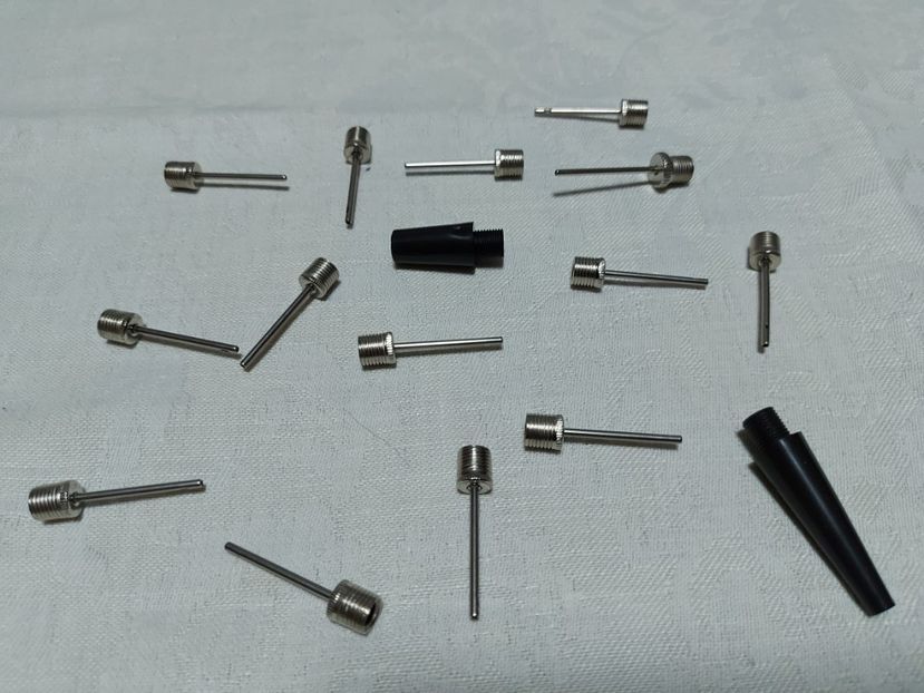 Ace metalice, marime universala, pentru umflat mingi de sport