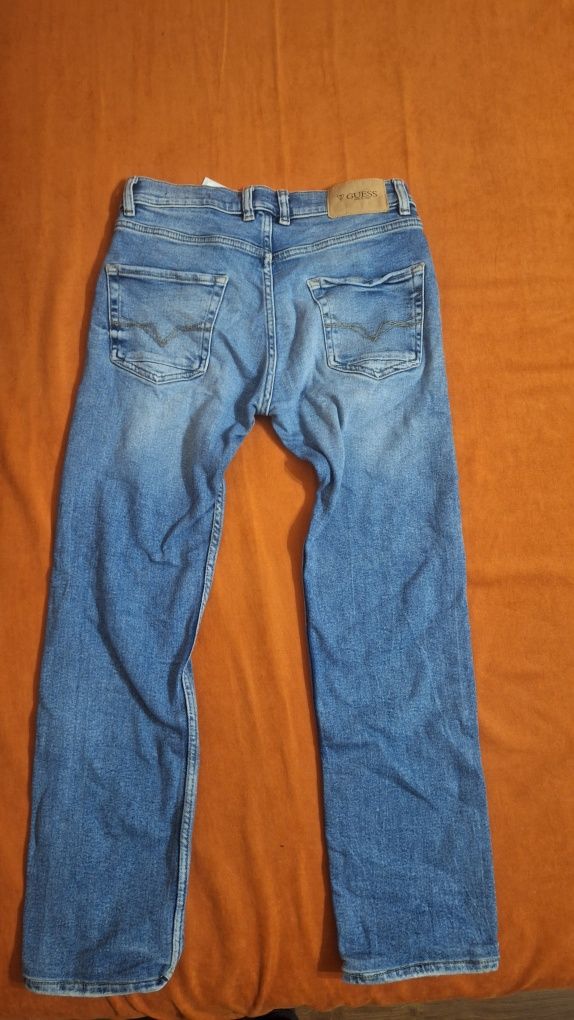 Маркови дънки Guess