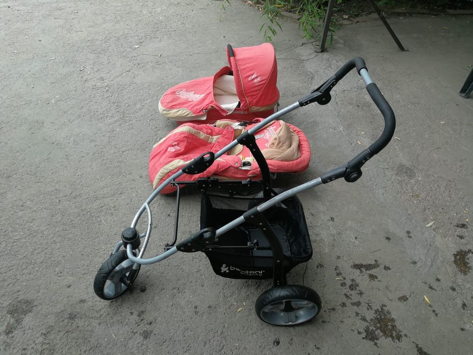 Vând cărucior Bertoni 3 in 1