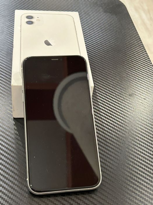 Отличен iPhone 11 64gb бял
