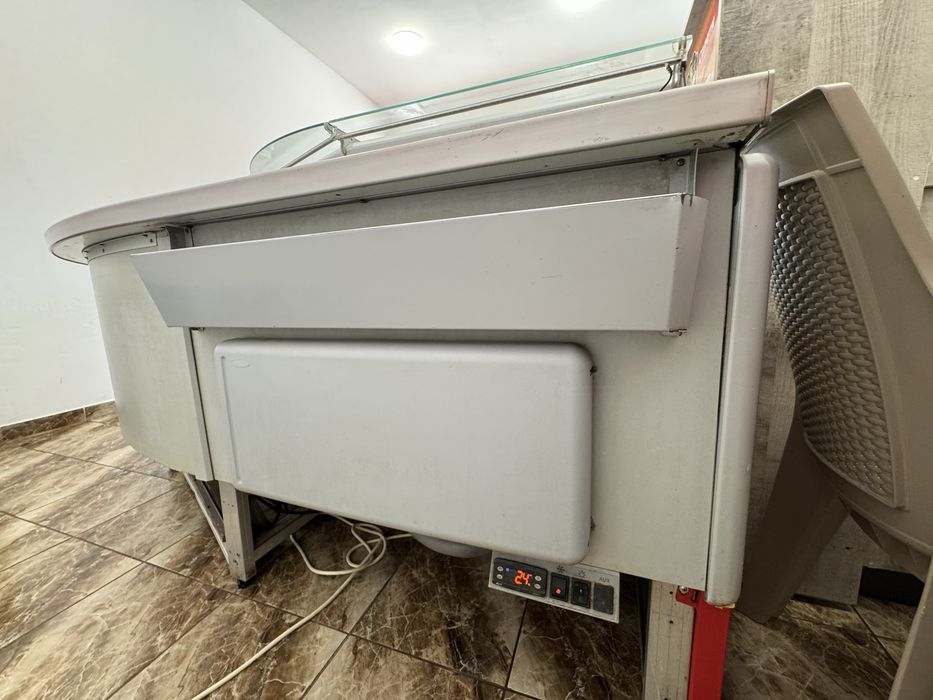 Хладилна витрина Constan