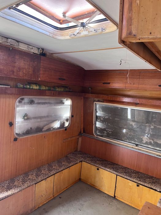 Продавам малка каравана