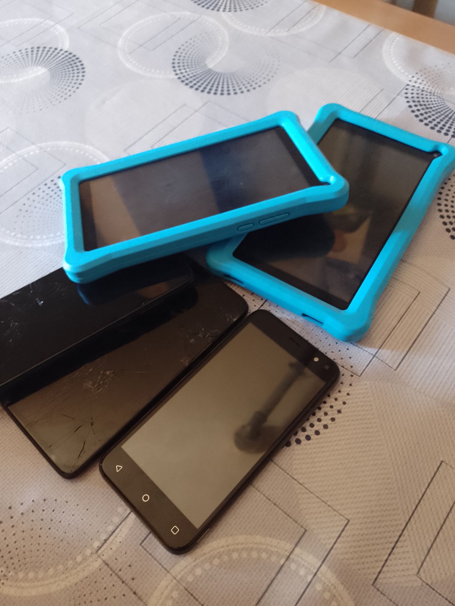 Tablete și telefoane pentru piese