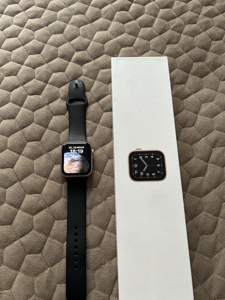Продам Apple watch se