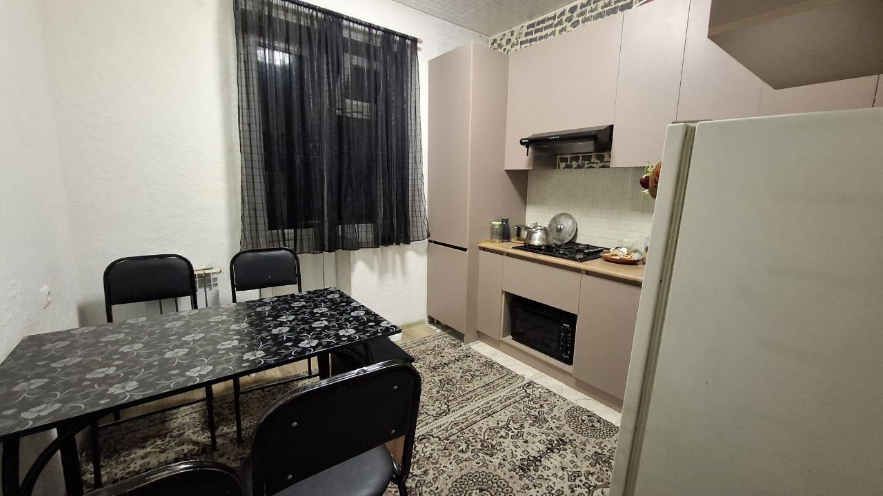Kuhinniy mebel sotiladi. Gaz vitichkasiz