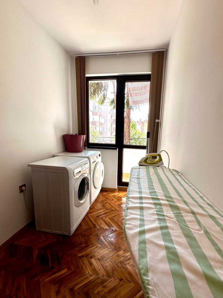Дава се под наем Тристаен апартамент в Бургас, Център - 100 кв.м за 900 € - Снимка #5