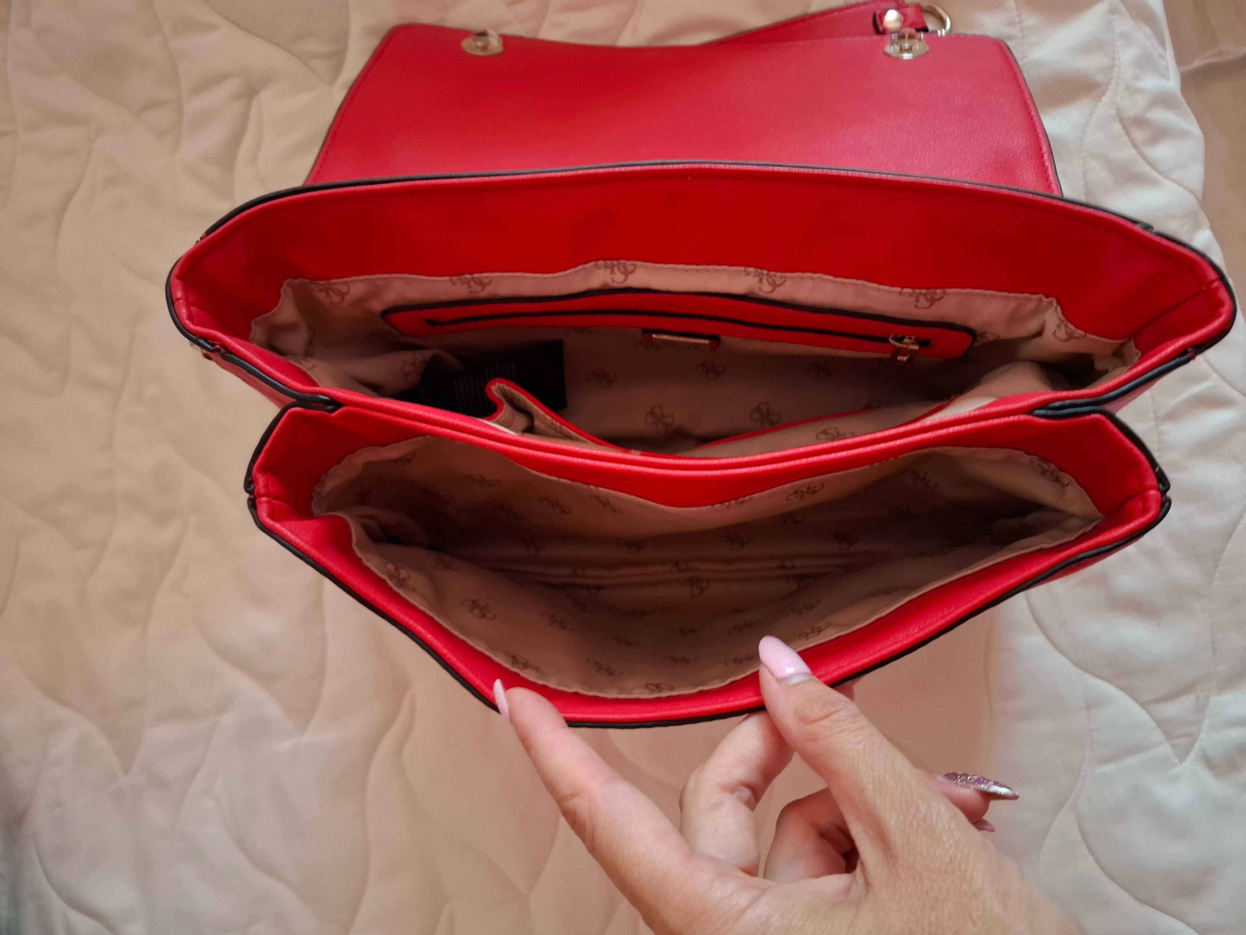 Дамска чанта Guess