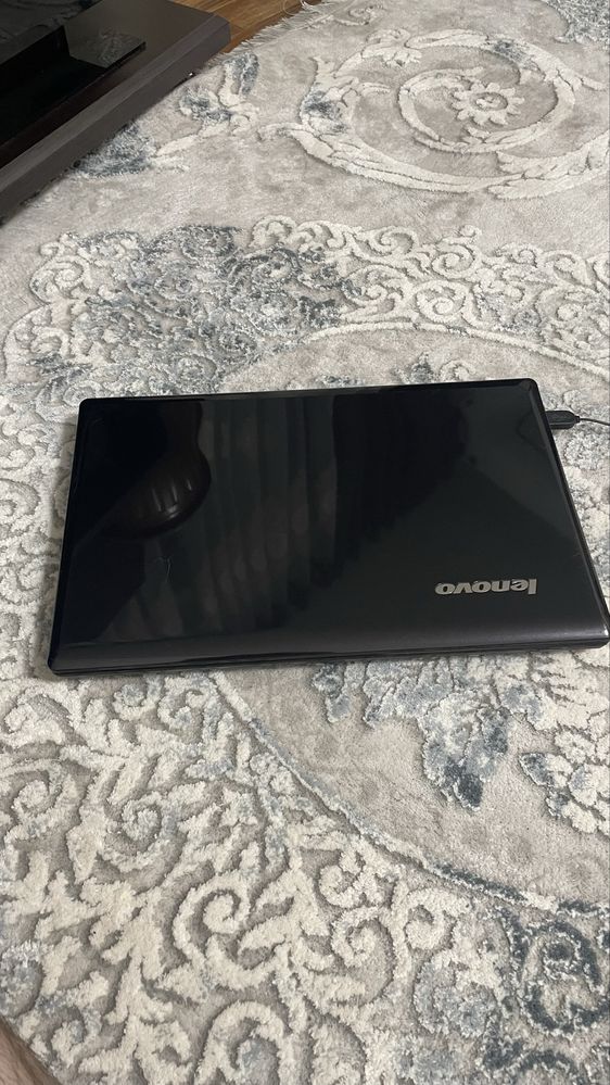 Наутбук LENOVO.  .
